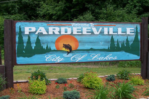welcome to pardeeville sign